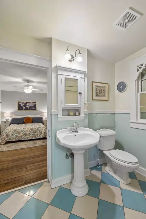 Bath - 209 Murrell St, Dickson, TN 37055 photo 1 of 2