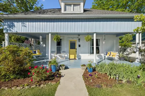 Exterior - 209 Murrell St, Dickson, TN 37055 photo 2 of 5