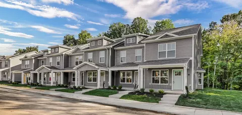 147 Quarry Point Dr, Clarksville, TN 37043