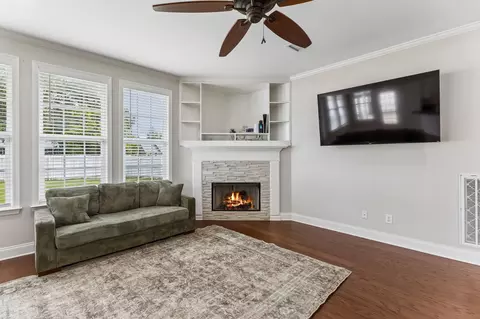 Living - 1817 Splash Pl, Murfreesboro, TN 37130 photo 5 of 6