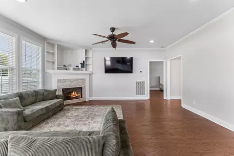 Living - 1817 Splash Pl, Murfreesboro, TN 37130 photo 4 of 6