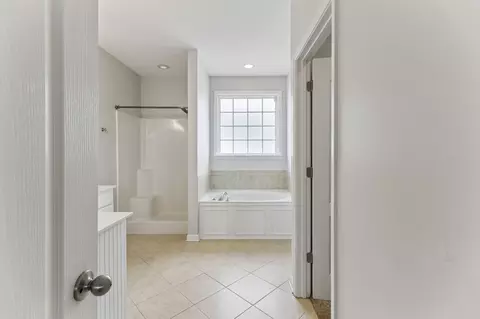 Bath - 1817 Splash Pl, Murfreesboro, TN 37130 photo 1 of 8