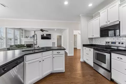 Kitchen - 1817 Splash Pl, Murfreesboro, TN 37130 photo 5 of 6