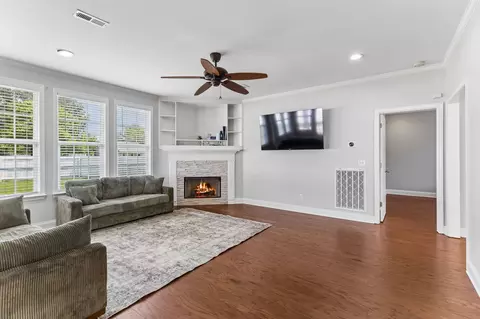 Living - 1817 Splash Pl, Murfreesboro, TN 37130 photo 3 of 6