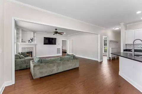 Living - 1817 Splash Pl, Murfreesboro, TN 37130 photo 6 of 6