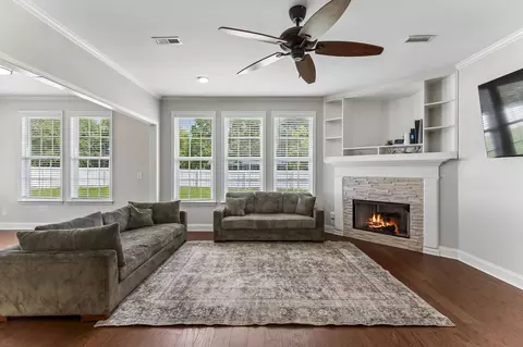 Living - 1817 Splash Pl, Murfreesboro, TN 37130 photo 2 of 6
