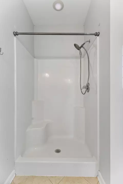 Bath - 1817 Splash Pl, Murfreesboro, TN 37130 photo 4 of 8