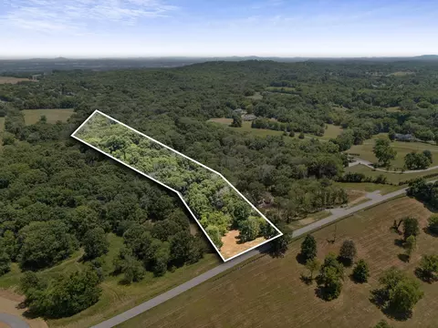949 Palmer Rd, Lebanon, TN 37090