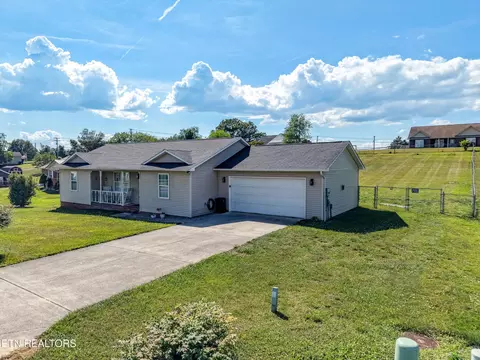 219 Twin Ridges Dr, Maryville, TN 37804