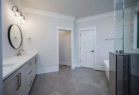 Bath - 2829 Canfield Dr, Murfreesboro, TN 37128 photo 4 of 10