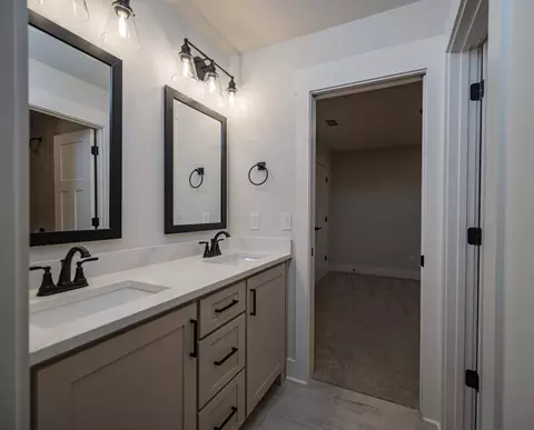 Bath - 2829 Canfield Dr, Murfreesboro, TN 37128 photo 7 of 10