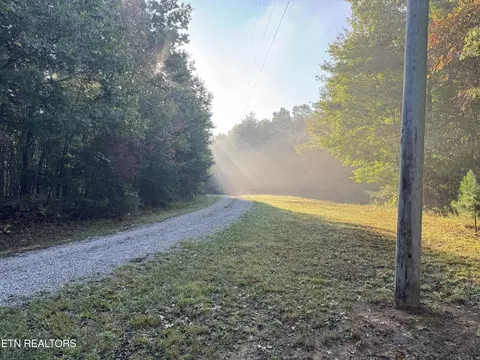 7 Crest View Dr, Sunbright, TN 37872 photo 2