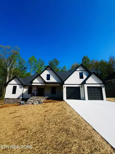 331 Shadows Lawn Dr, Athens, TN 37303
