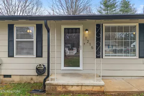 1215 Jones St, Athens, TN 37303