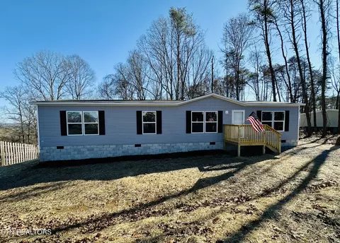 478 Skyline Dr, Harriman, TN 37748