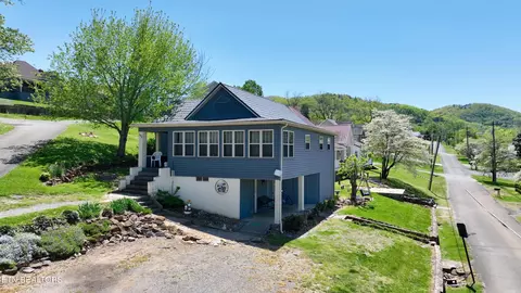102 Dogwood St, Tellico Plains, TN 37385