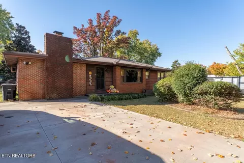 637 Sunview Dr, Athens, TN 37303
