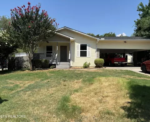 104 Lee Dr, Lenoir City, TN 37771