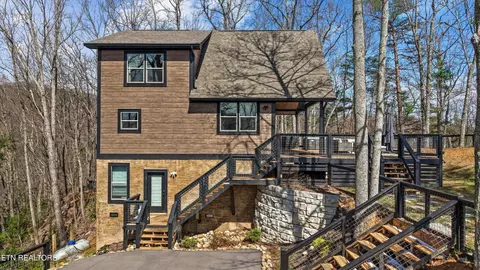 441 Matterhorn Dr, Gatlinburg, TN 37738