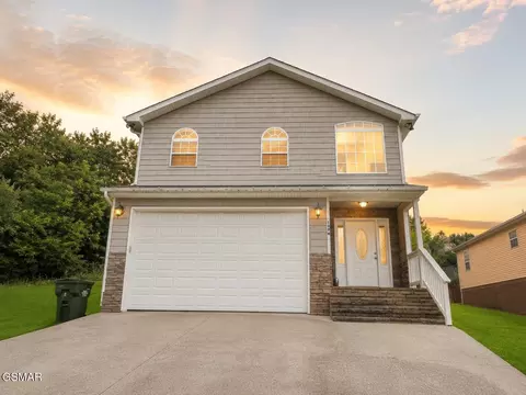 1544 Patricia Holt Dr, Sevierville, TN 37862