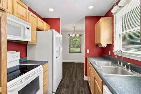 Kitchen - 6614 Highway 49 E, Springfield, TN 37172 photo 1 of 1