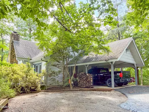 440 Deer Path Ln, Gatlinburg, TN 37738