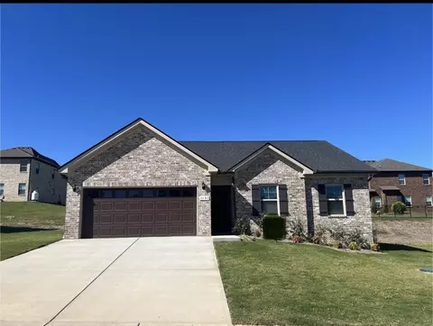 1268 Amber Hills Dr, Ashland City, TN 37015