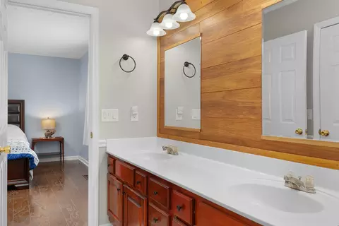 Bath - 269 Sutton Dr, Ringgold, GA 30736 photo 2 of 3