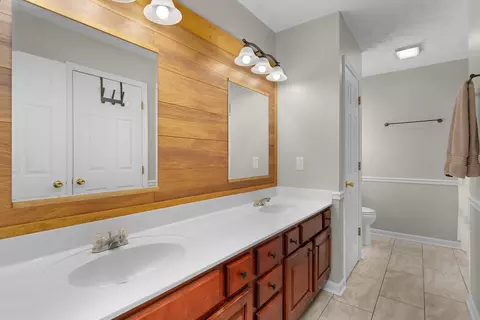 Bath - 269 Sutton Dr, Ringgold, GA 30736 photo 1 of 3