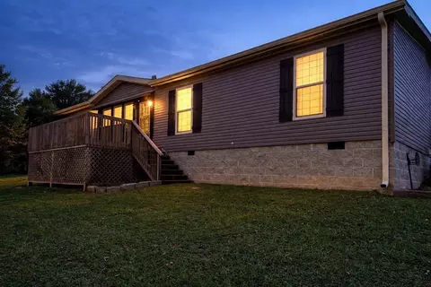 137 Hawkins Rd, Westmoreland, TN 37186