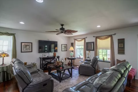 Living - 527 Clax Branch Rd, Loretto, TN 38469 photo 2 of 3