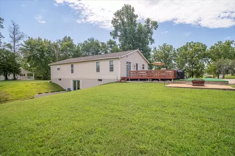 Exterior - 527 Clax Branch Rd, Loretto, TN 38469 photo 2 of 7