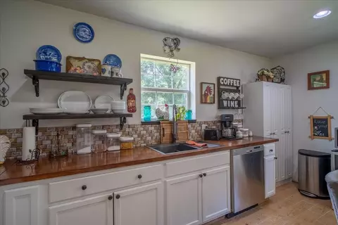 Kitchen - 527 Clax Branch Rd, Loretto, TN 38469 photo 3 of 4