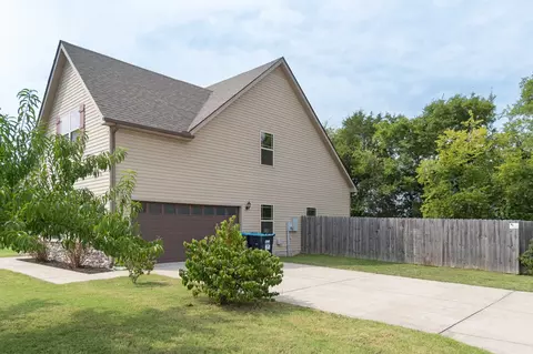 Exterior - 1504 Halverson Dr, Murfreesboro, TN 37128 photo 7 of 9