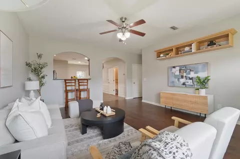 Living - 1504 Halverson Dr, Murfreesboro, TN 37128 photo 2 of 2