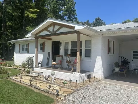 Exterior - 3687 Blue Spring Rd, Decherd, TN 37324 photo 3 of 14