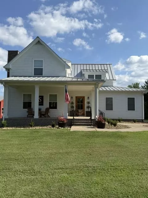 808 Clearview Rd, Cottontown, TN 37048