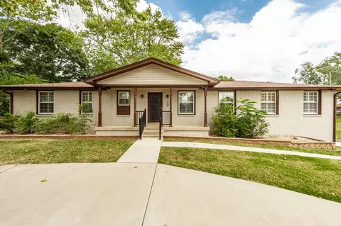140 La Plaza Dr, Hendersonville, TN 37075