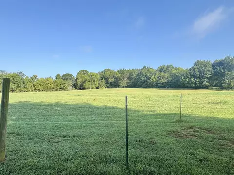5242 Lunns Store Rd, Chapel Hill, TN 37034