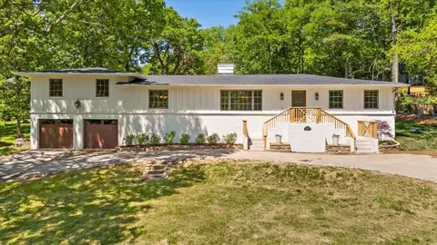 1206 Peter Pan Rd, Lookout Mountain, GA 30750