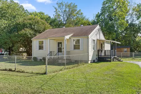 1716 Strawberry Ln, Hixson, TN 37343