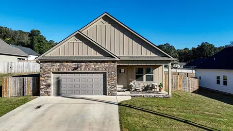 48 Campbell St, Rossville, GA 30741