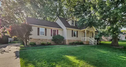 1025 Hillshire Dr, Clarksville, TN 37043