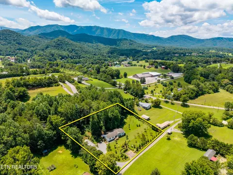 358 Webb Rd, Townsend, TN 37882 photo 3