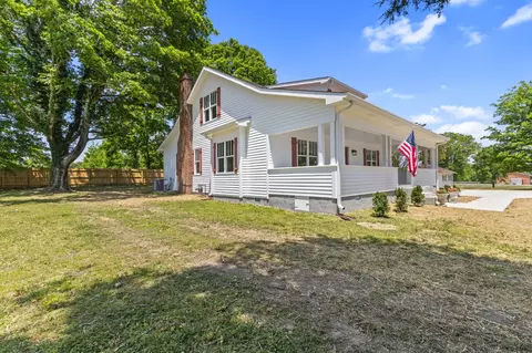 3217 Church St, Burns, TN 37029