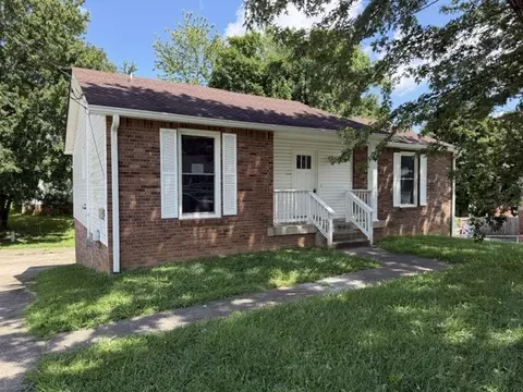 136 Cunningham Pl, Clarksville, TN 37042