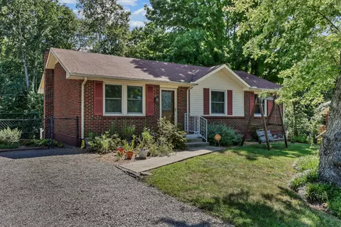446 Oriole Cir, Clarksville, TN 37043