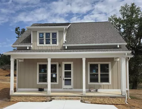 302 Thomas Rd, Fort Oglethorpe, GA 30742