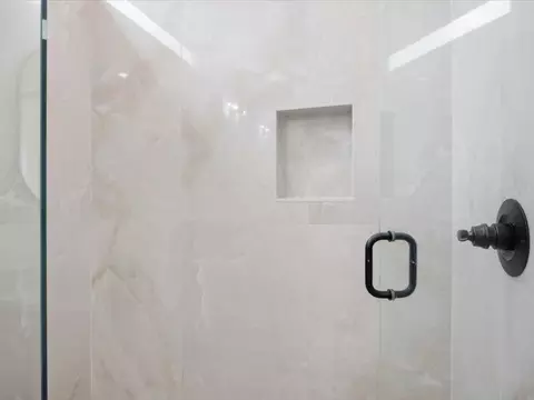 Bath - 342 Thomas Rd, Fort Oglethorpe, GA 30742 photo 5 of 5
