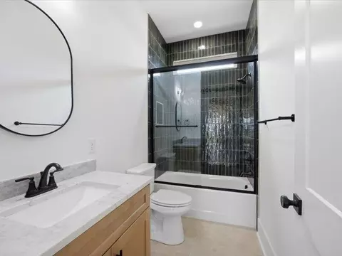 Bath - 342 Thomas Rd, Fort Oglethorpe, GA 30742 photo 4 of 5